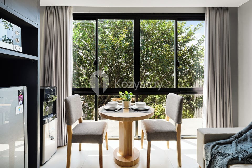 Apartment, 1 Bedroom, Resort View | Dining room