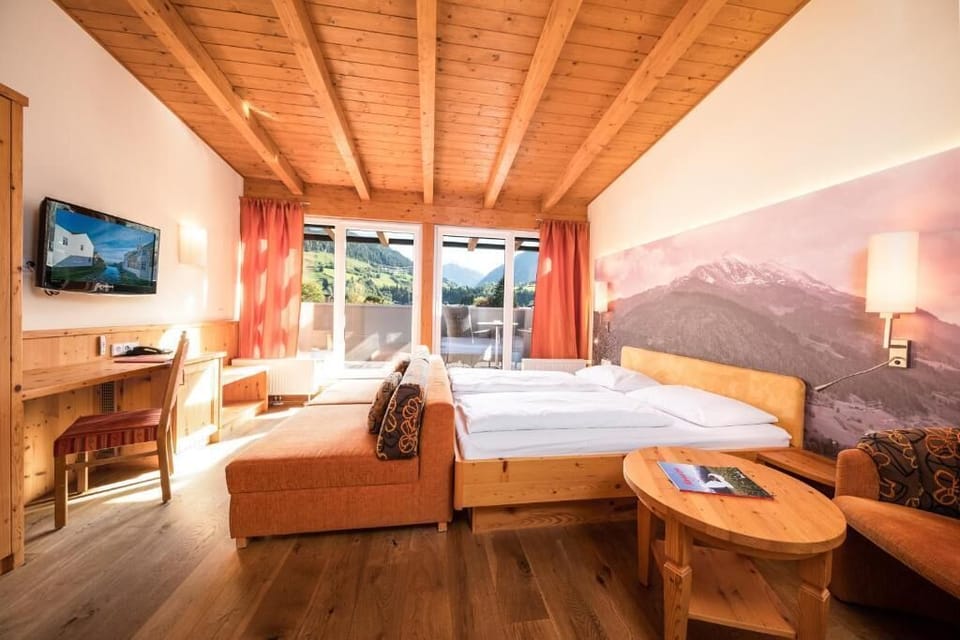 Minibar, in-room safe, free WiFi, bed sheets