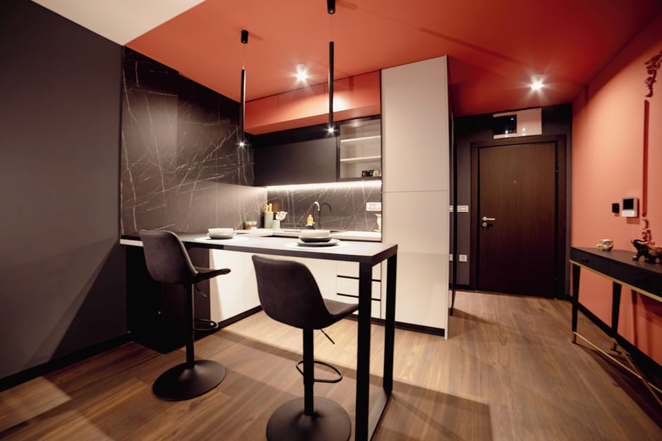 Deluxe Apartment, 1 King Bed | Private kitchen | Mini-fridge