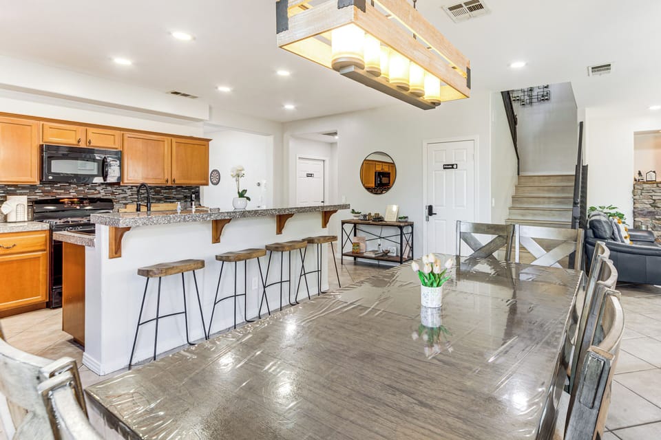 House (5 Bedrooms) | Interior