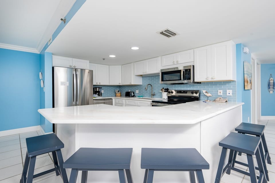 Condo, 3 Bedrooms | Private kitchen | Fridge, oven, coffee/tea maker
