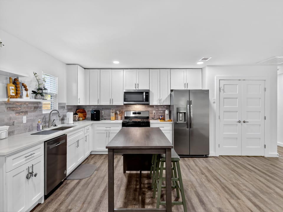 House, 3 Bedrooms | Private kitchen | Fridge, oven, coffee/tea maker