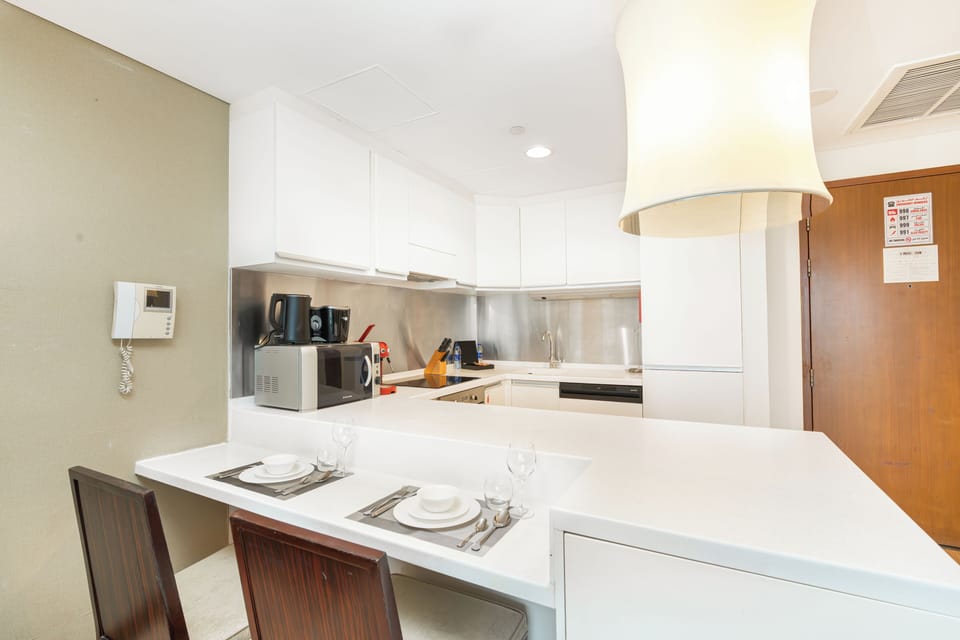 Luxury Apartment, Balcony, City View | In-room dining