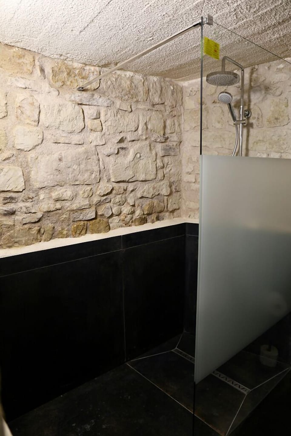 Standard Room, Pool View | Bathroom