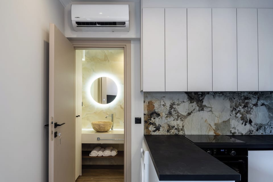 Apartment | Bathroom | Shower, free toiletries, hair dryer, towels