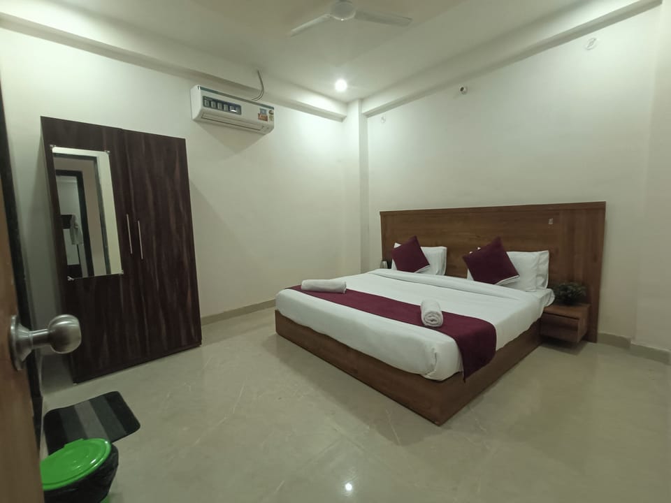 Deluxe Double Room, Balcony, City View | Desk, laptop workspace, free WiFi