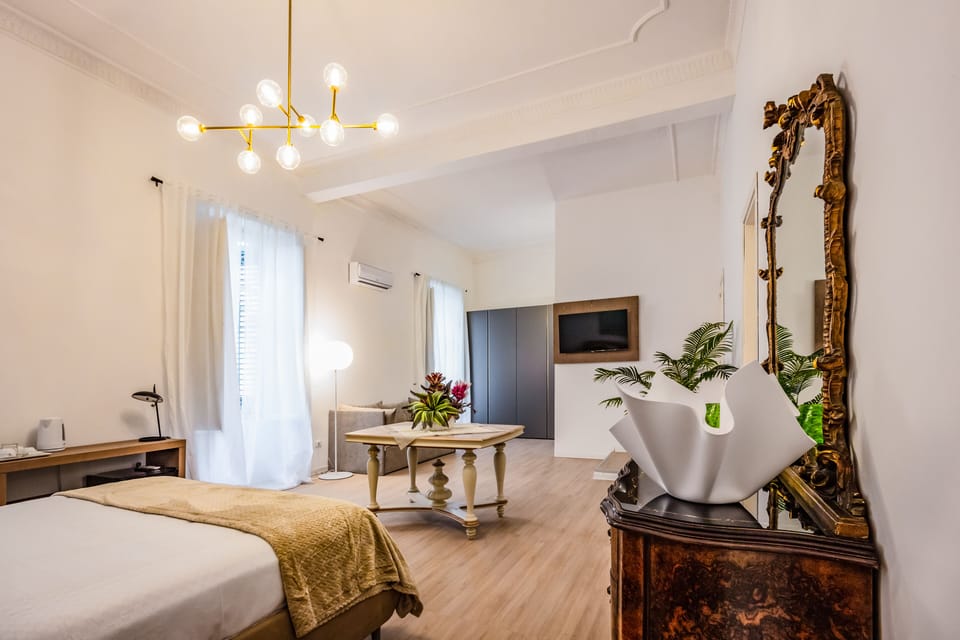 Superior Studio Suite | In-room safe, blackout drapes, free WiFi