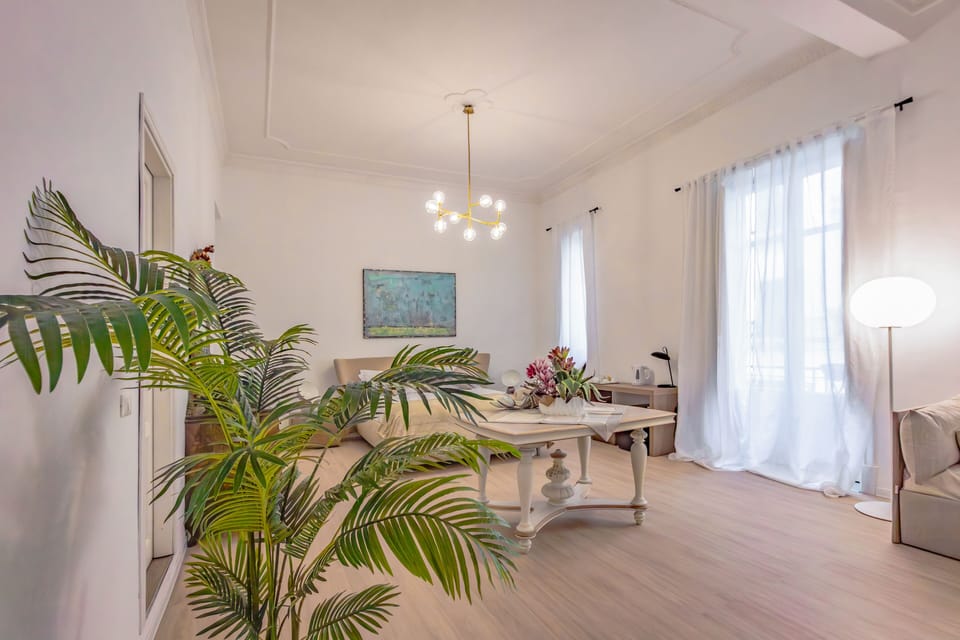 Superior Studio Suite | In-room safe, blackout drapes, free WiFi