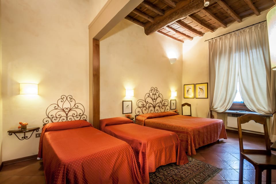 Triple Room | In-room safe, desk, free WiFi, bed sheets