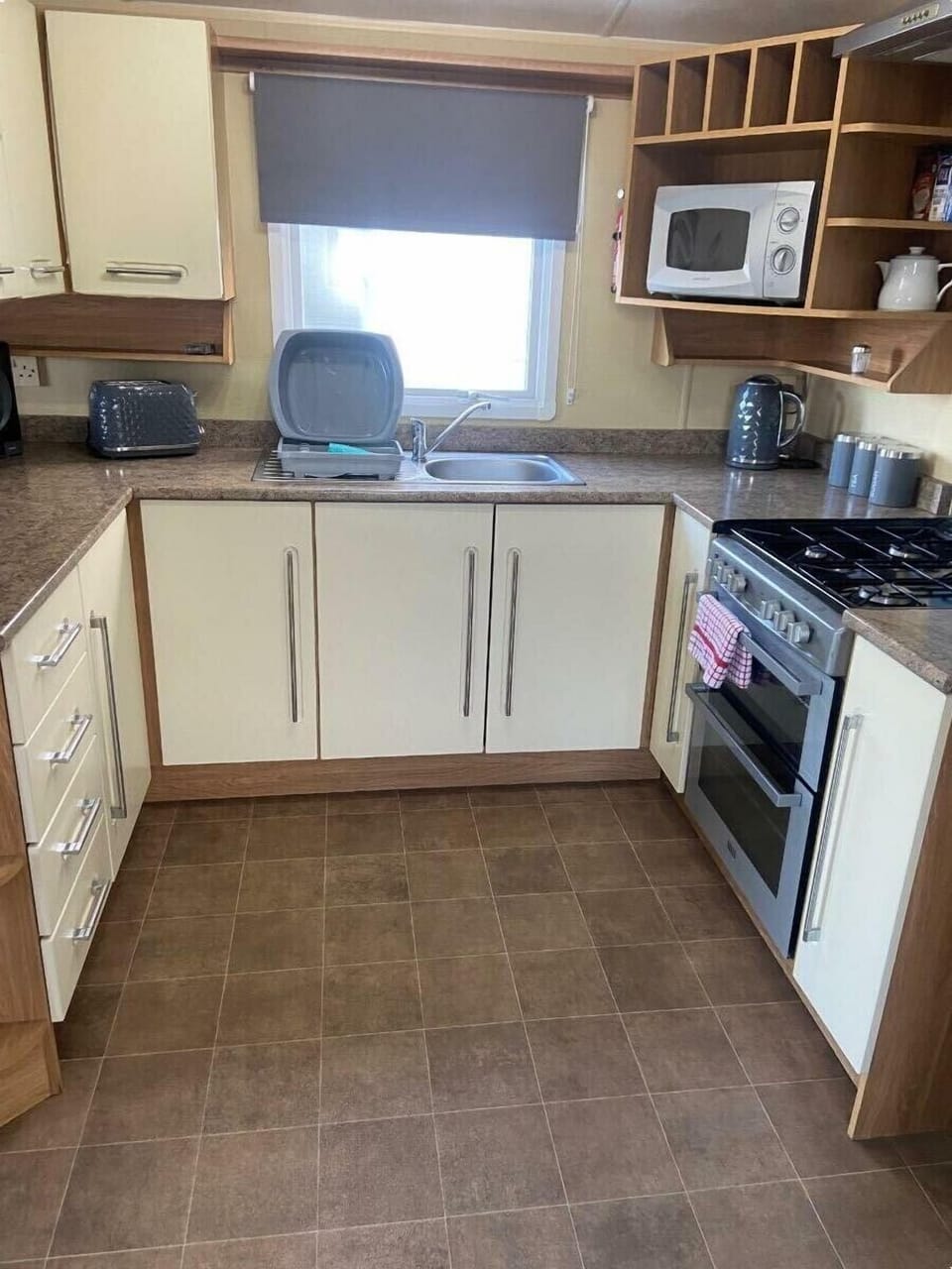 Cookware/dishes/utensils