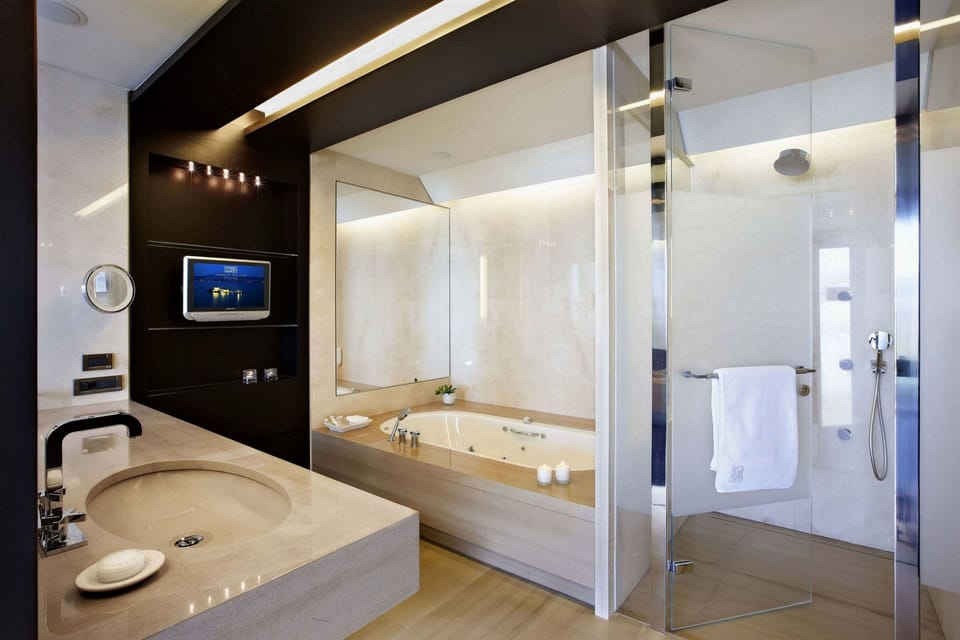 Premier Villa, 1 Bedroom, Private Pool, Sea View | Minibar, in-room safe, desk, soundproofing