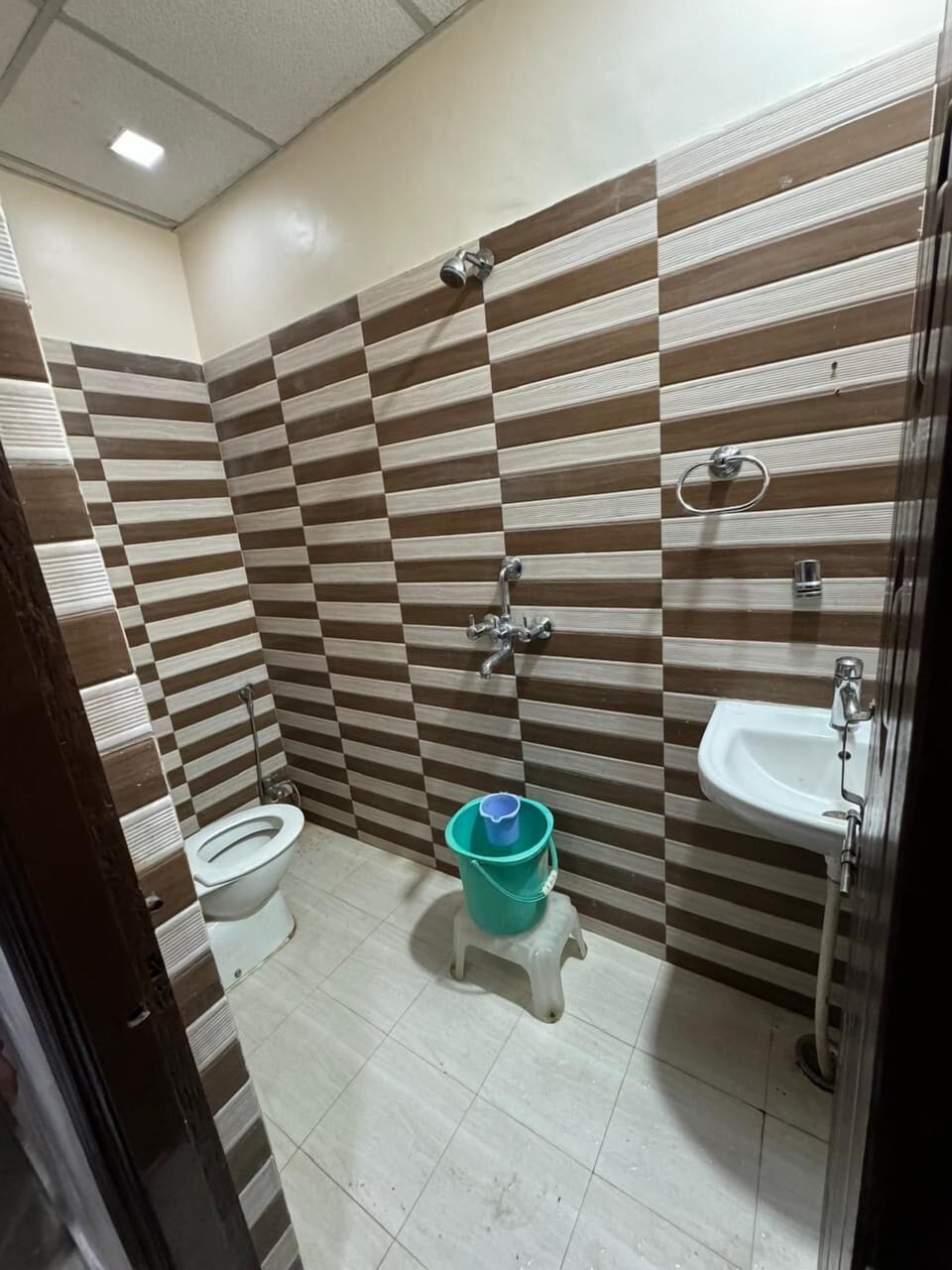 Classic Double Room, City View | Bathroom | Shower, free toiletries, towels, soap