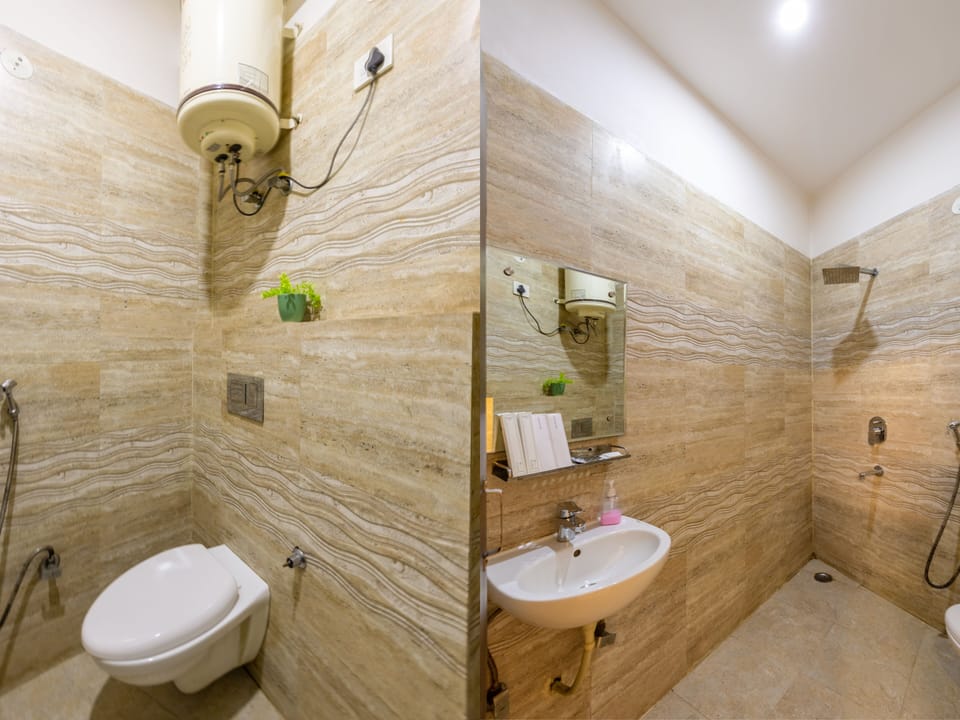 Hydromassage showerhead, slippers, towels, soap