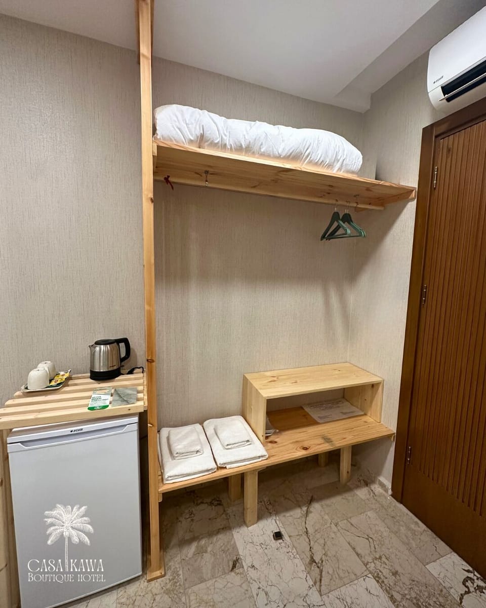 Premium bedding, in-room safe, laptop workspace, bed sheets