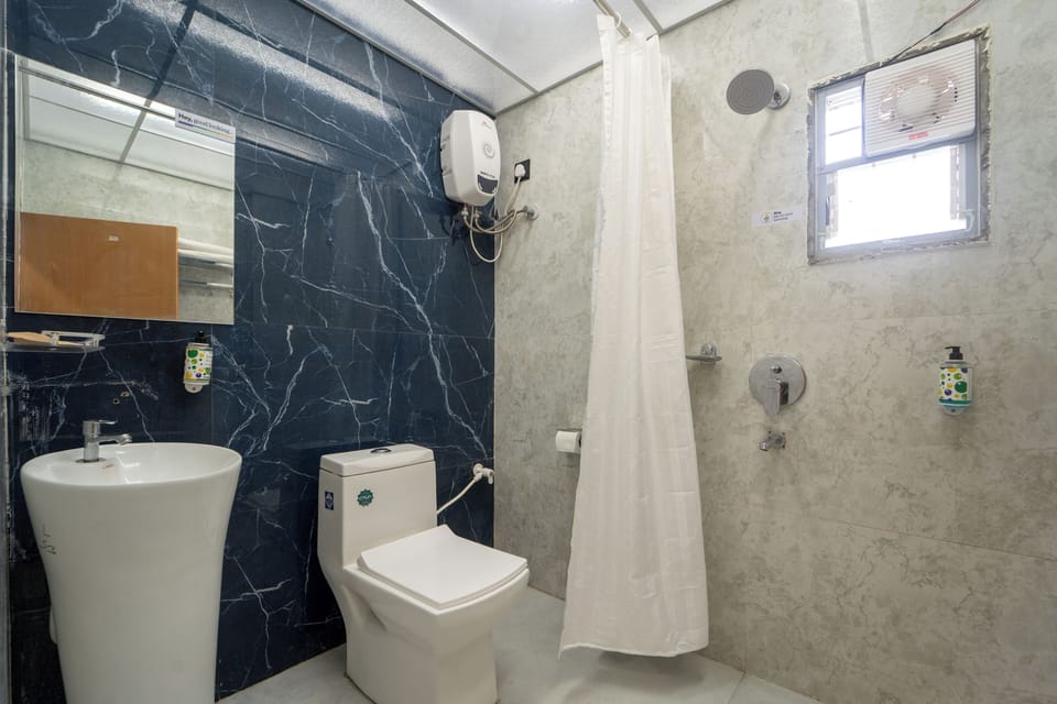 Standard Double Room | Bathroom | Shower, free toiletries, towels, soap