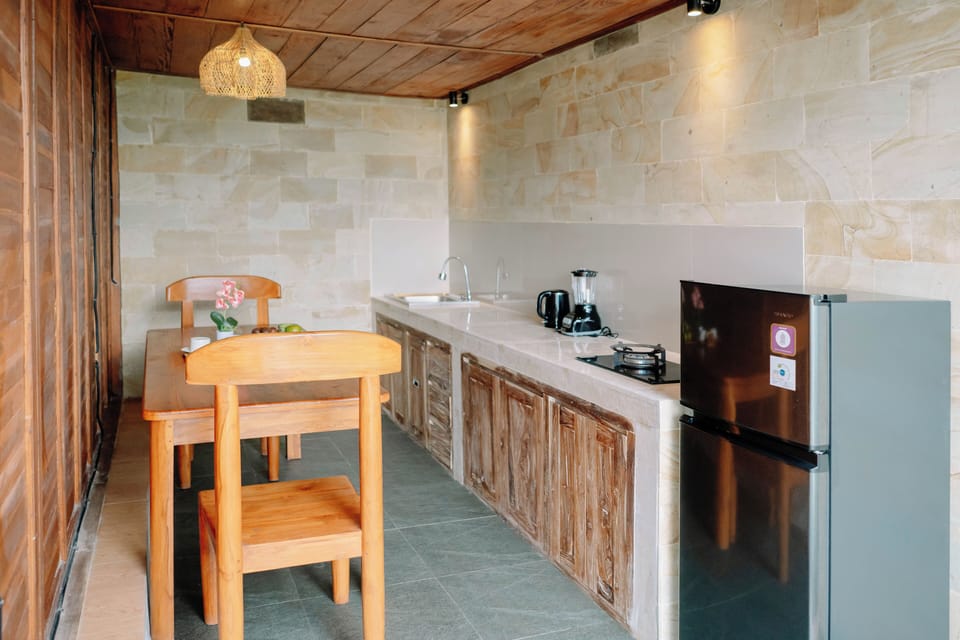 Deluxe Villa, Balcony, Garden View | Private kitchen | Stovetop, electric kettle, cookware/dishes/utensils