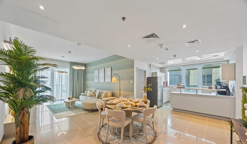 Standard Apartment, City View | In-room dining