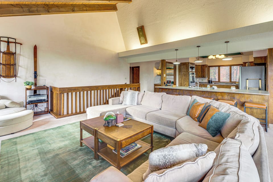 House (6 Bedrooms) | Interior