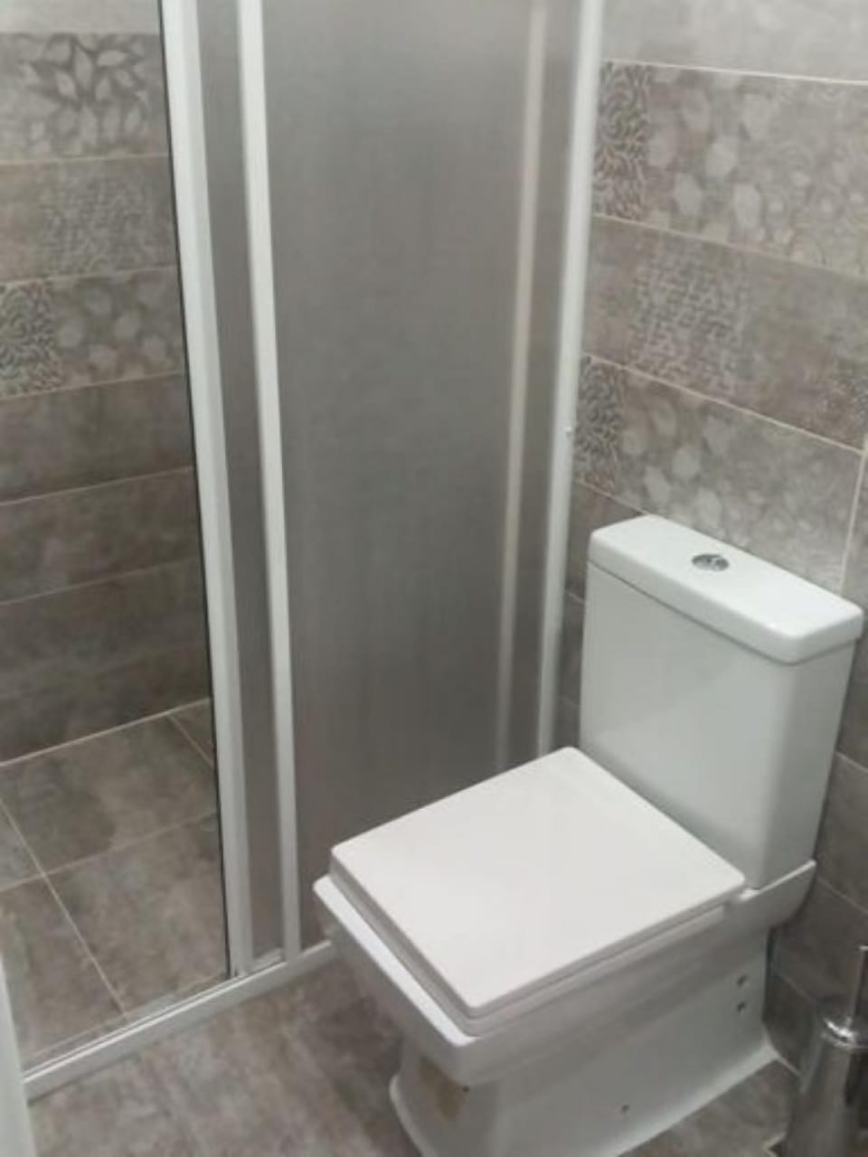 Comfort Triple Room | Bathroom | Shower, hair dryer, towels, soap