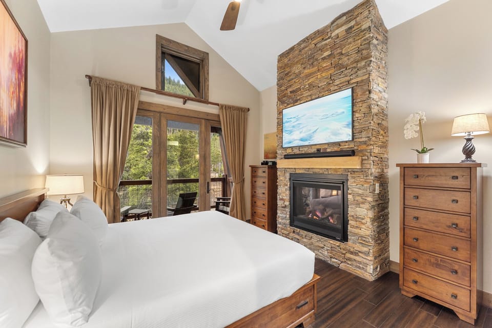 Condo (3 Bedrooms) | Property amenity