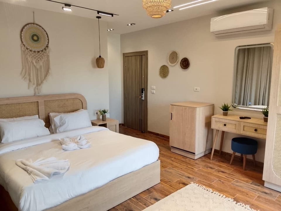Executive Double Room, Terrace, Garden View | Soundproofing, free WiFi