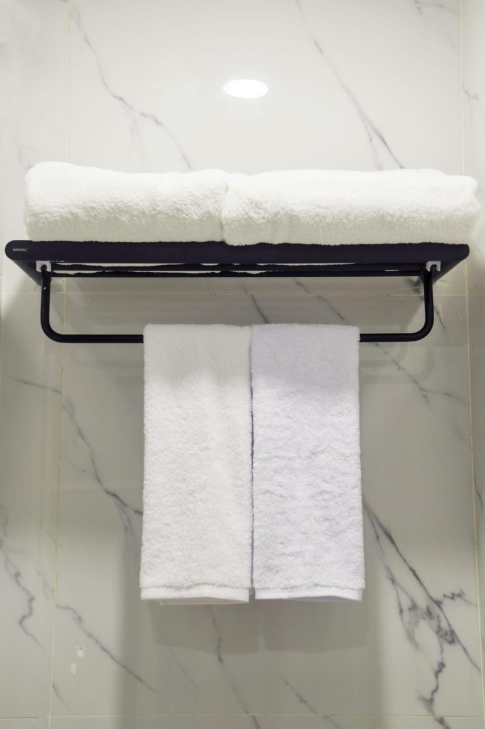 Express Deluxe Queen | Bathroom