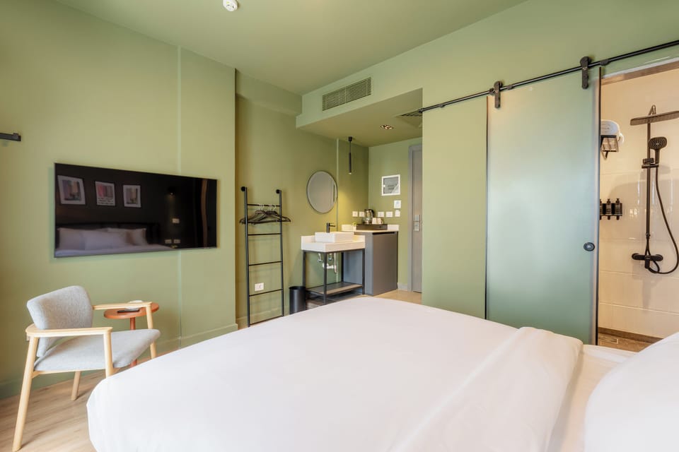 Deluxe Room, Balcony | Minibar, soundproofing, free WiFi, bed sheets