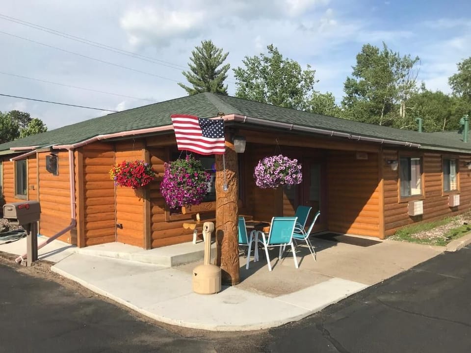Northwoods Inn & Suites Motel in Minocqua