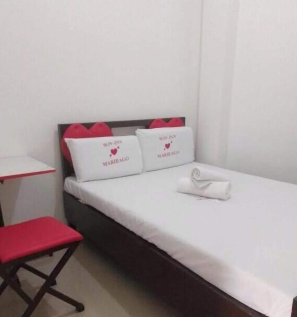 Standard Room | Desk