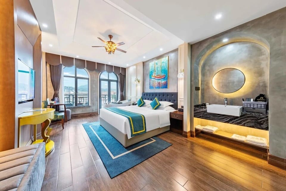 Deluxe Double Room, Balcony | Hypo-allergenic bedding available, desk, WiFi (free)