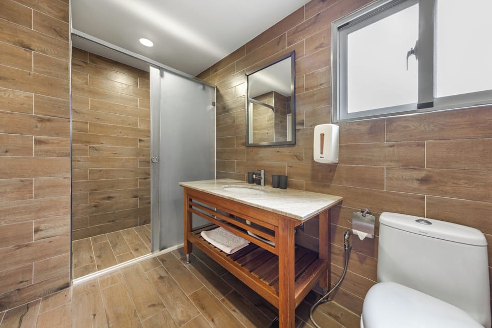Duplex Quadruple Room | Bathroom | Hair dryer, slippers, towels, shampoo