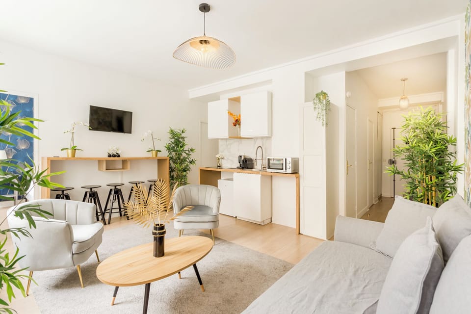 Apartment, City View | Private kitchen | Fridge, microwave, stovetop, electric kettle