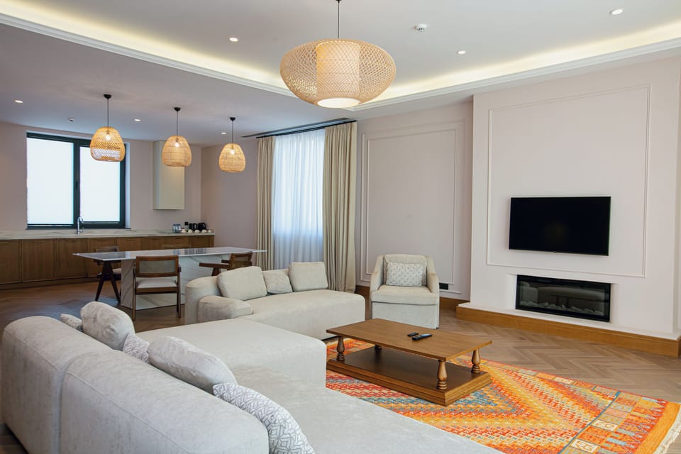 Comfort Villa, Mountain View | Living area | 55-inch Smart TV with satellite channels