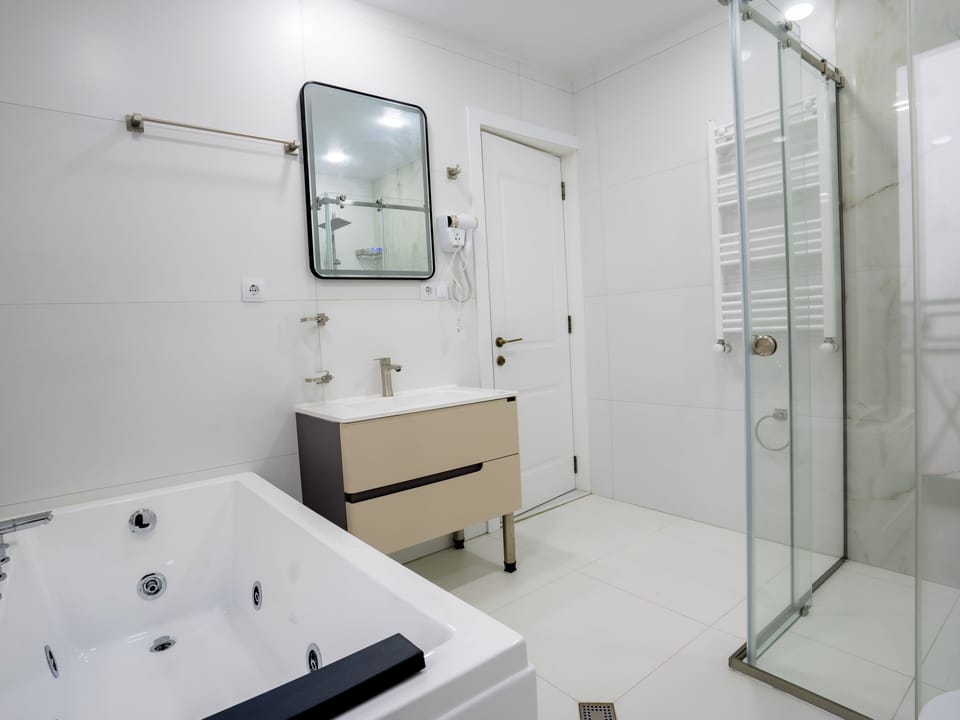 Superior Suite, Balcony | Bathroom | Free toiletries, hair dryer, bathrobes, slippers
