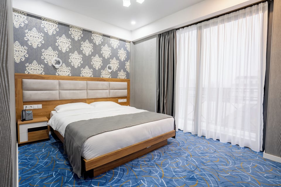 Double Room, Balcony, City View | Desk, soundproofing, iron/ironing board (on request), WiFi (free)