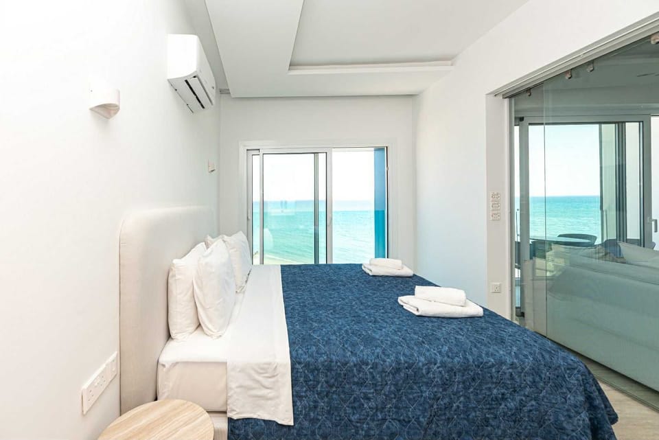 Deluxe Apartment, Balcony, Sea View | Egyptian cotton sheets, premium bedding, memory foam beds, free minibar