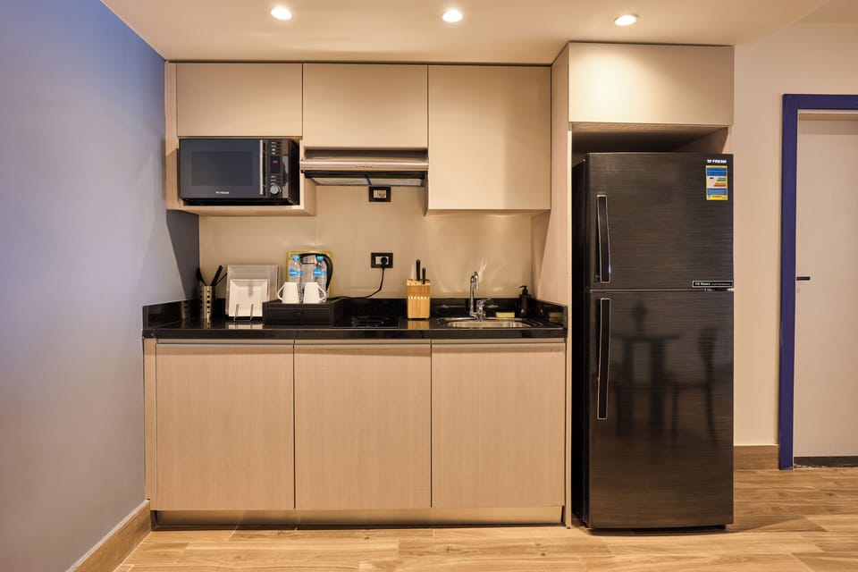 Studio, River View | Private kitchen | Mini-fridge, microwave, coffee/tea maker, electric kettle