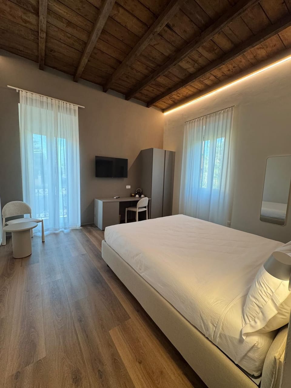 Room, 1 Queen Bed, Non Smoking, Balcony | In-room safe, desk, blackout drapes, free WiFi