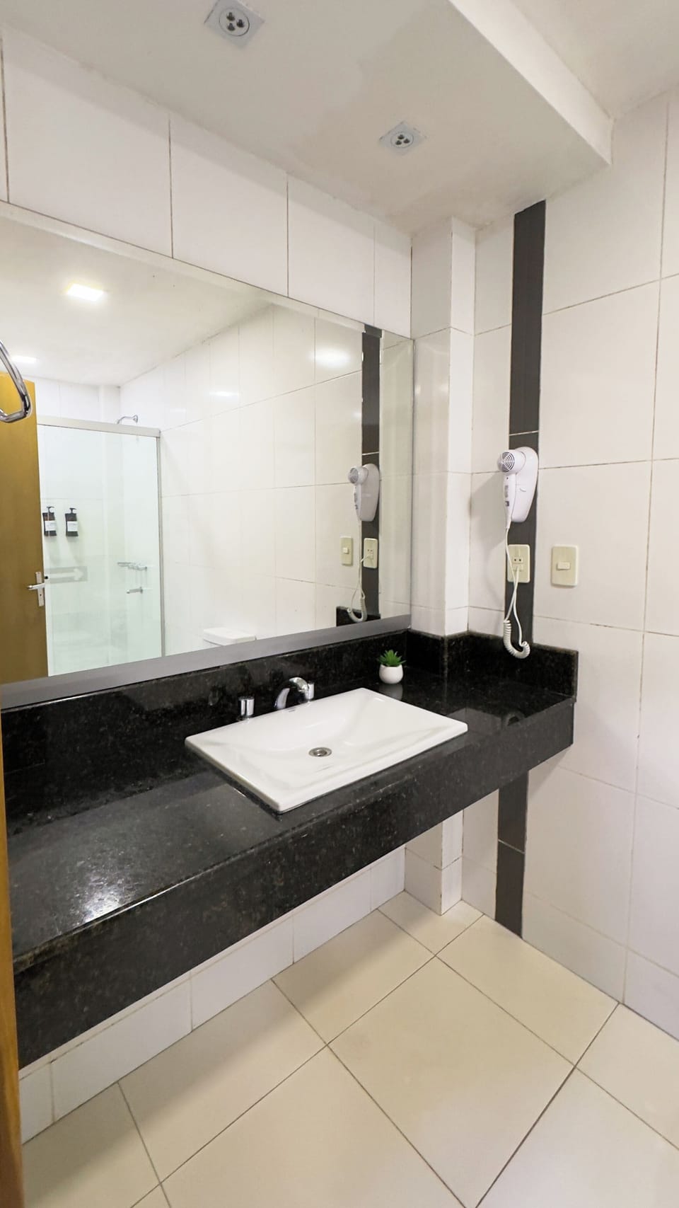 Comfort Quadruple Room | Bathroom | Hair dryer, towels, soap, shampoo