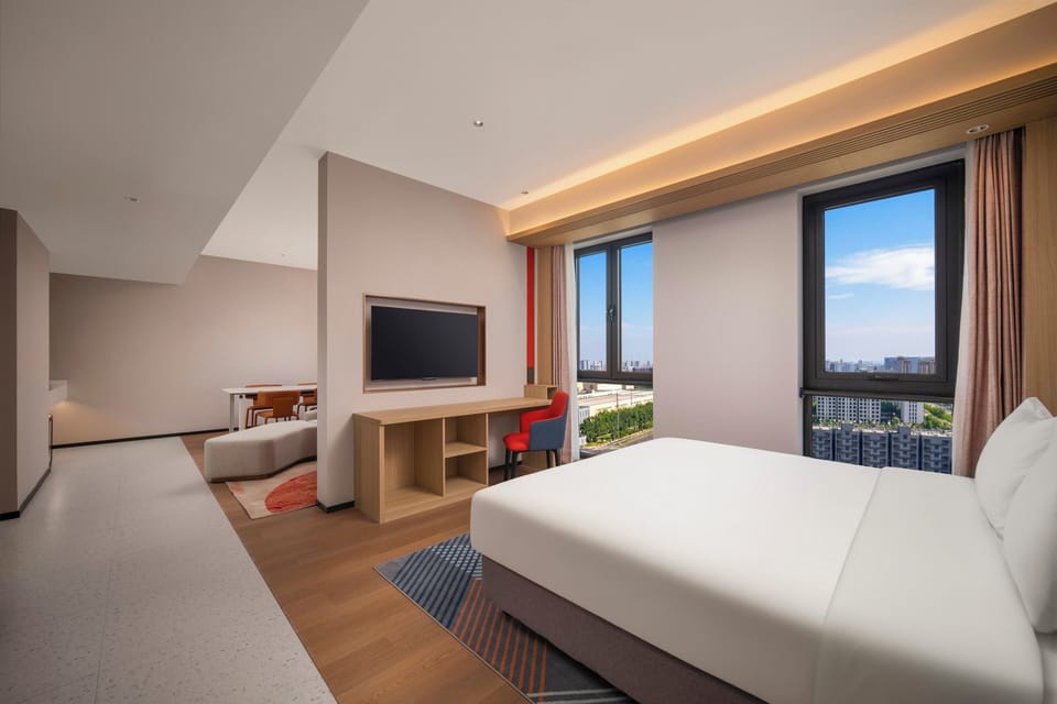 Suite, 1 Bedroom | Premium bedding, down comforters, memory foam beds, desk