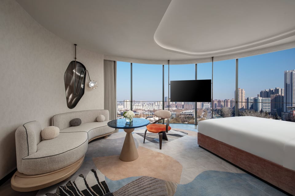 Premium Room, 1 King Bed | Premium bedding, memory foam beds, minibar (free items), blackout drapes