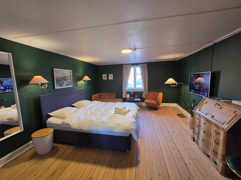Deluxe Double Room | Premium bedding, down comforters, desk, laptop workspace