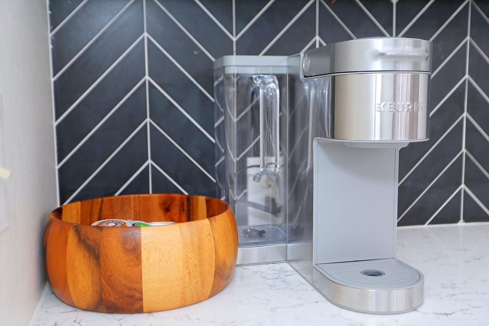 Coffee/tea maker, toaster, dining tables