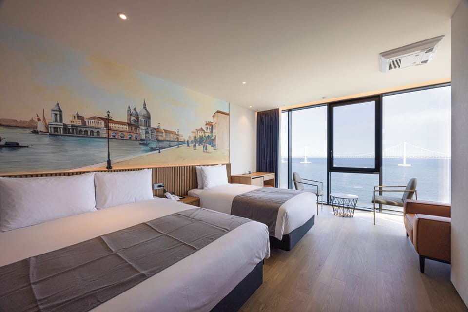 Signature Twin - Panoramic Ocean View | In-room safe, desk, laptop workspace, blackout drapes