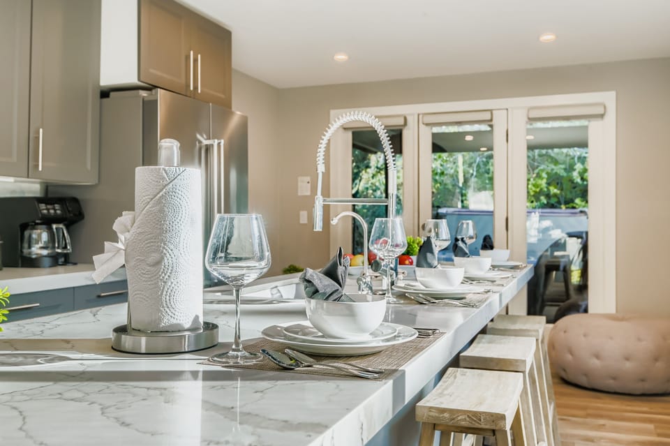 Condo, 3 Bedrooms | Private kitchen | Coffee/tea maker, fridge, oven, electric kettle