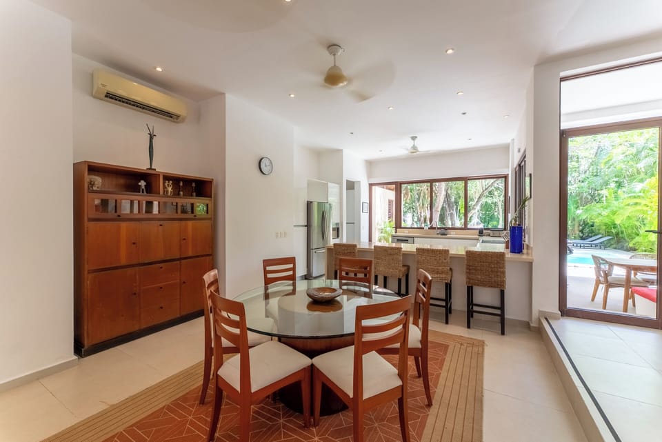 Deluxe Villa, 4 Bedrooms, Private Pool, Pool View | Dining room