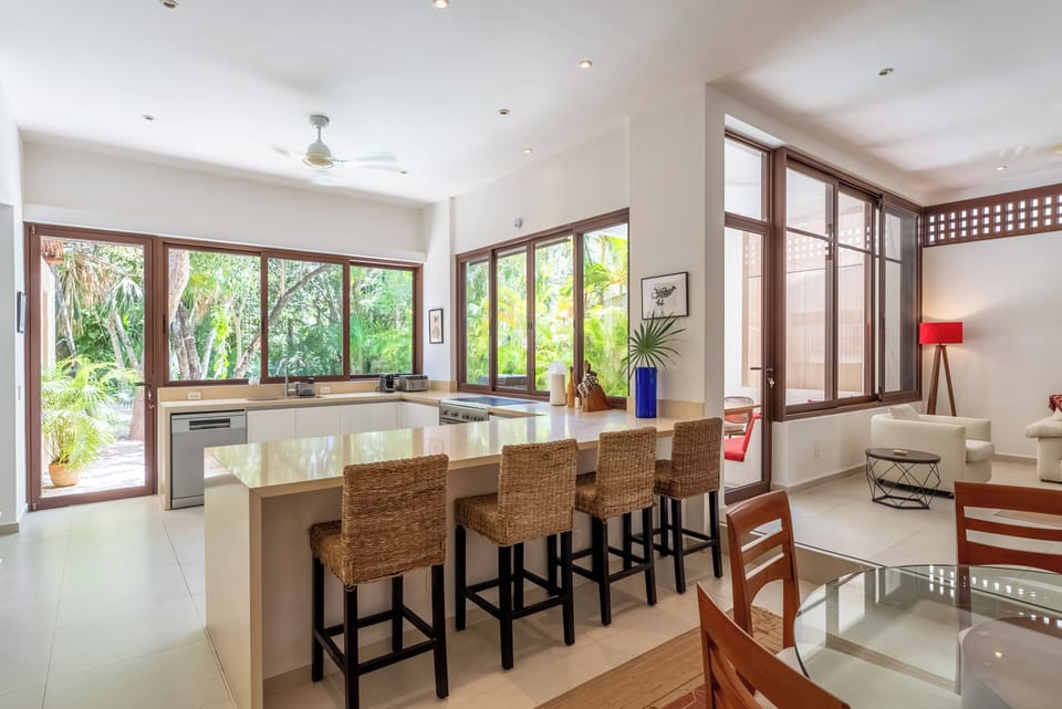 Deluxe Villa, 4 Bedrooms, Private Pool, Pool View | Dining room