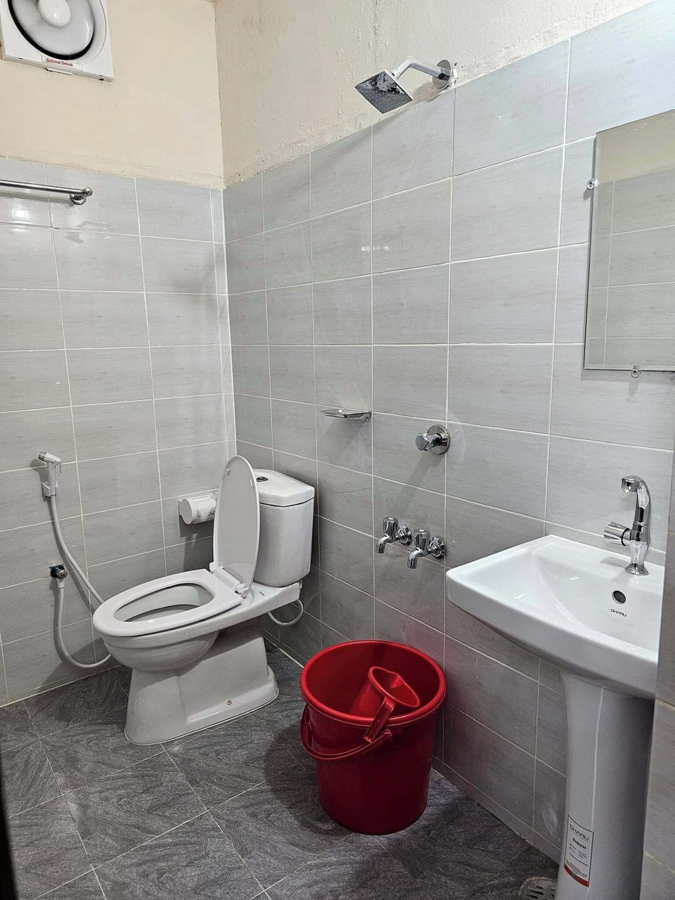 Bathtub, free toiletries, towels, soap