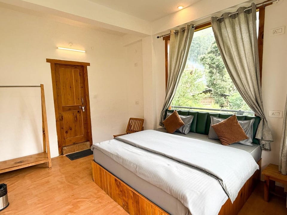 Deluxe Double Room, Balcony, Mountain View | Free WiFi