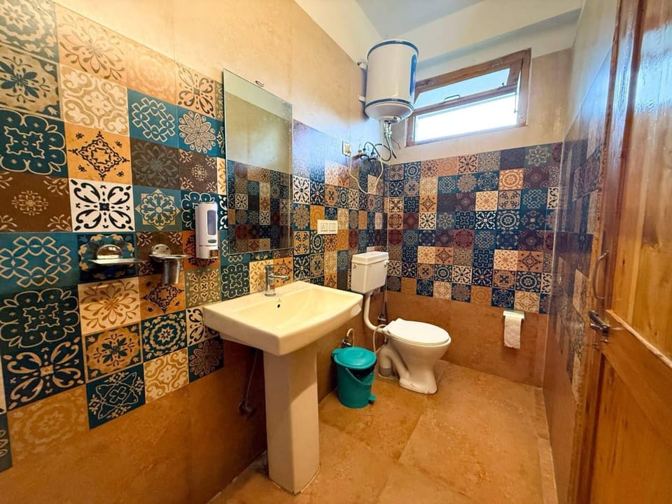 Deluxe Double Room, Balcony, Mountain View | Bathroom | Shower, free toiletries, towels, soap